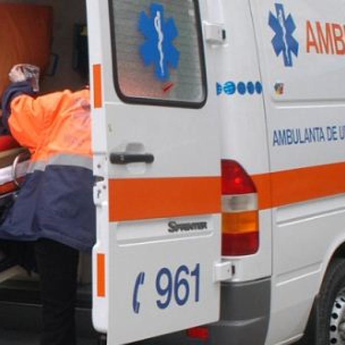 Româncă, tăiată cu drujba de propriul fiu. Femeia a fost găsită într-o baltă de sânge 