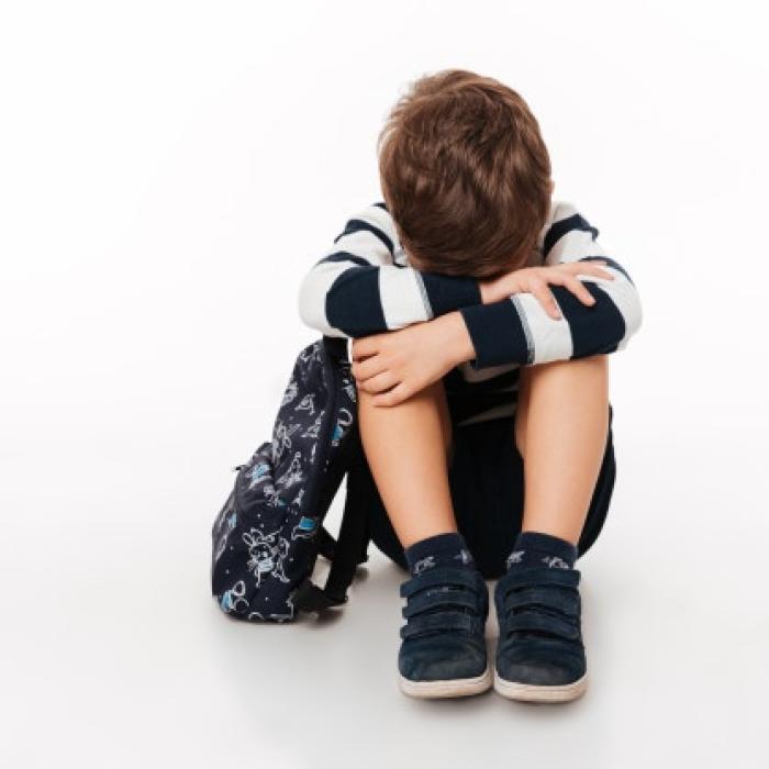 Italia. Copil torturat de mamă și de un român: A fost maltratat, legat și forțat să îi privească pe cei doi în pat ani la rând