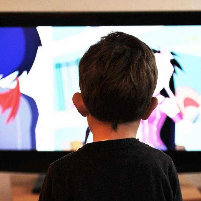 Marea Britanie. Un băieţel de 3 ani, erou după ce a învăţat din desene cum să sune la ambulanţă: „Mama nu se va trezi”