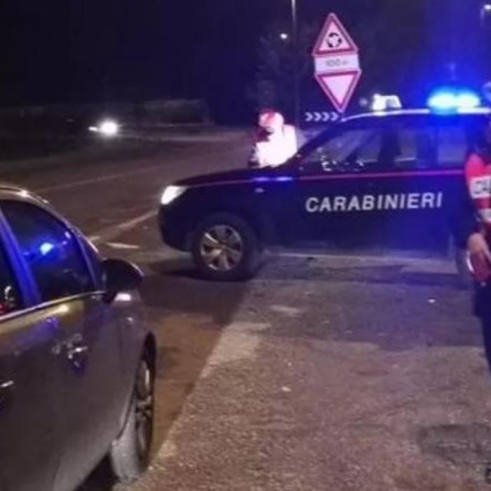 Italia. Tânăr român, prins când jefuia locuința bătrânei care îl angajase. Proprietara dormea în camera alăturată