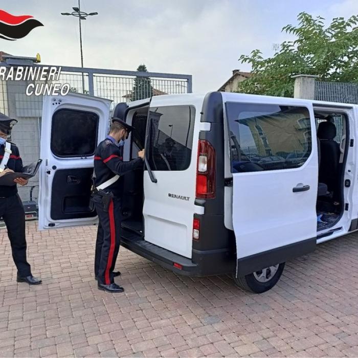 Italia. Român, prins de polițiști în timp ce transporta ilegal medicamente pentru tratarea COVID-19