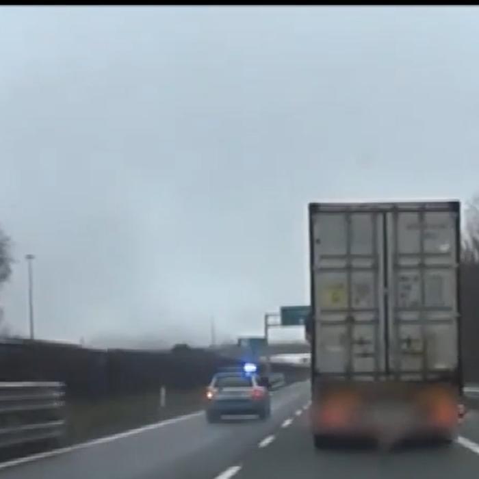 Italia. Sute de șoferi români, exploatați de patroni: „Obligați să stea permanent în cabine, condiții igienice precare, fără asigurări“