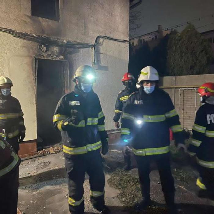 Sfârșit tragic pentru un bărbat din Giurgiu. A murit într-un incendiu care i-a cuprins casa. Pompierii l-au găsit sub dărâmături