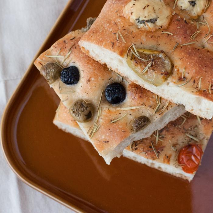 Focaccia - rețeta rapidă, fără dospire. Pâine tradițională italiană gata în câteva minute