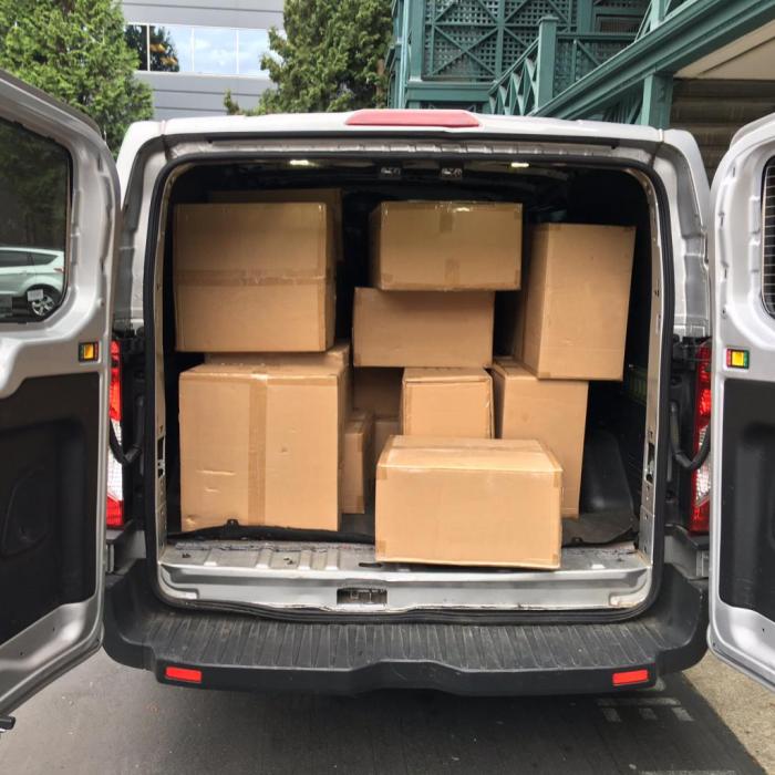 Spania. Zeci de pachete nu au mai ajuns la oameni, după ce un român a furat un camion încărcat: Șoferul uitase cheile în contact
