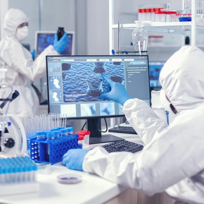 Medicii din Marea Britanie au descoperit o versiune "invizibilă" a Omicron. Avertisment: Se poate comporta diferit