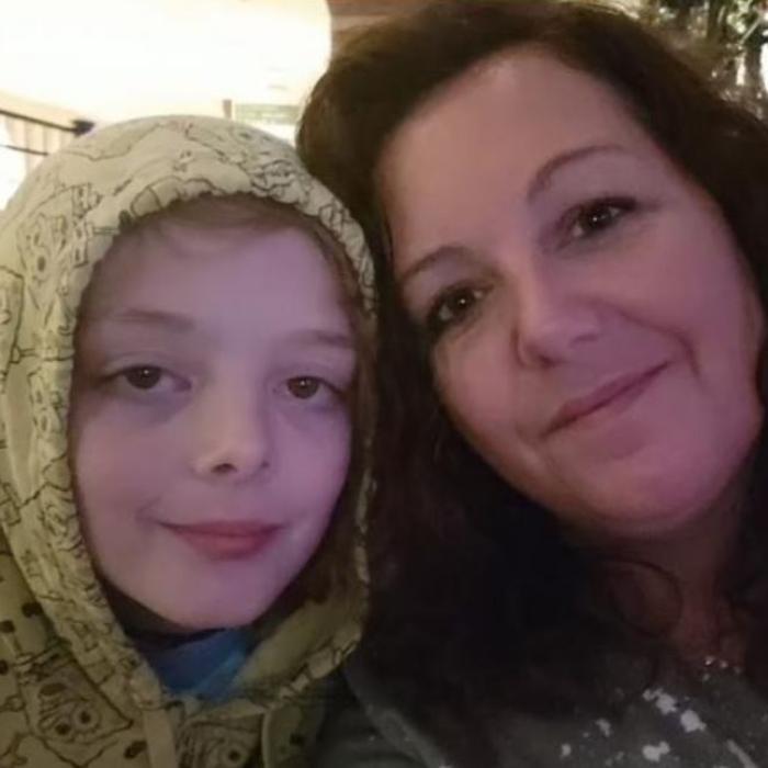 Un băieţel de 12 ani, hărţuit de colegii de clasă, şi-a pus capăt zilelor. Mama, în stare de șoc: "I s-a spus că va merge în iad"