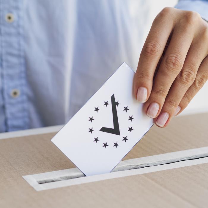Tinerii români susțin acordarea dreptului de vot de la 16 ani