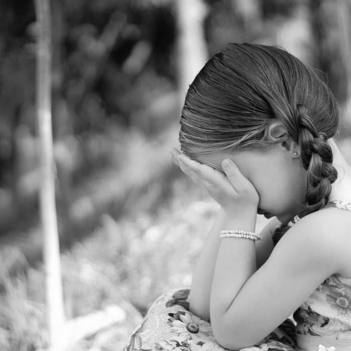 Caz șocant: Mamă româncă, condamnată la închisoare, după ce și-a transformat fetița în obiect sexual pentru un italian