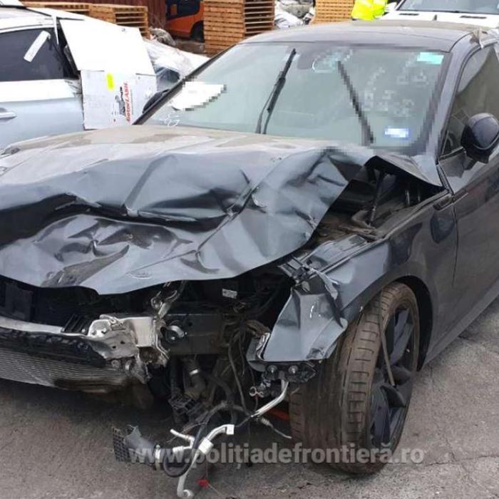 Cinci autoturisme, înregistrate cu „daună totală”, importate din America, au fost descoperite în containere din Portul Constanța