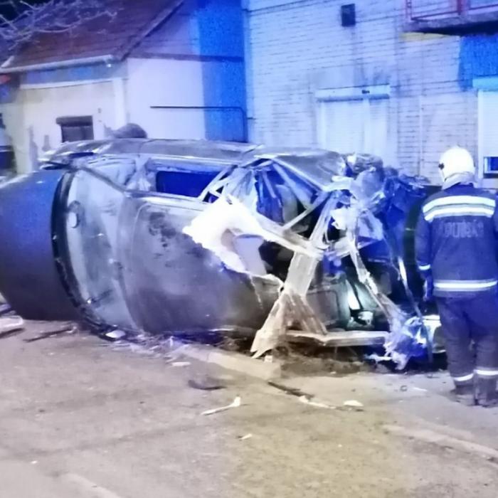 Tragedie în Ungaria: Şapte morţi şi patru răniţi, după ce o maşină s-a izbit de o casă, aproape de graniță