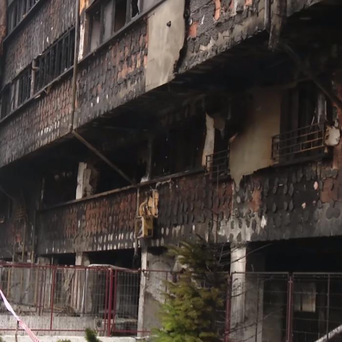 Copil de 15 ani, reținut după incendiul de la blocul din Constanța. Bilanț: 150 de apartamente afectate și 37 de mașini distruse