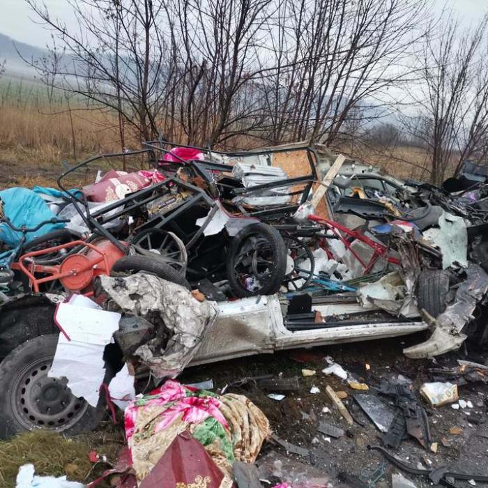 Accident terifiant în județul Bihor: Impact violent între un microbuz și un camion