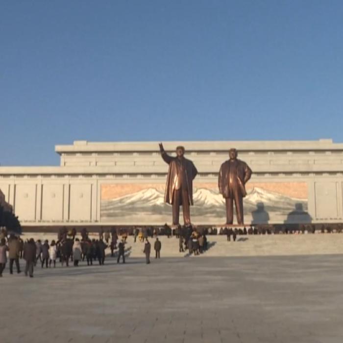 Doliu național de 11 zile în Coreea de Nord: Oamenilor le este interzis să râdă. Poliția îi vânează pe cei care nu par suficient de supărați