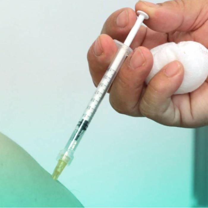 Italia. „Vaccinare la chiuvetă” la Palermo. 400 de euro pentru o seringă goală