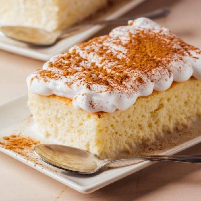 Prăjitură ușoară cu iaurt. Are doar 100 de calorii, dar este senzațional de bună