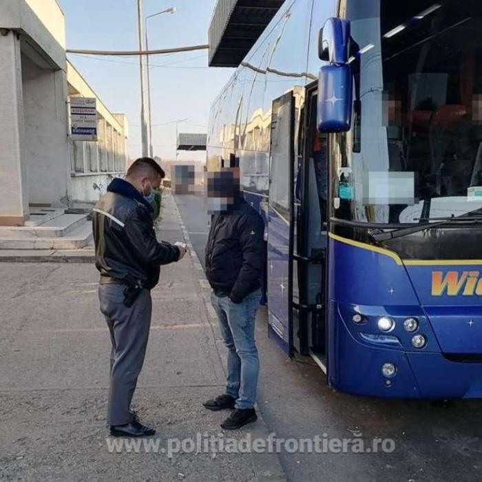 Autocar, oprit la frontieră. Toate bagajele au fost confiscate, iar doi pasageri recalcitranți au fost amendați 