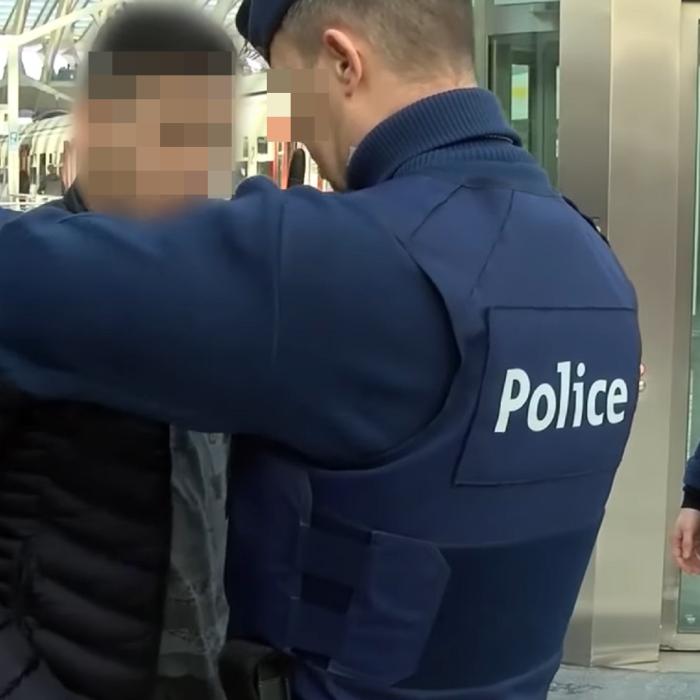 Belgia. Pictori români, prinși la furat ceasuri inteligente: „Nu sunt o bandă profesionistă de hoți, ei fac lucrări de pictură”