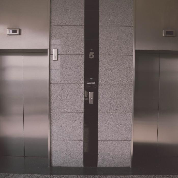 Italia. Tânăr român, patronul unei firme, mort după ce a fost strivit de un lift: Nicolae avea 31 de ani