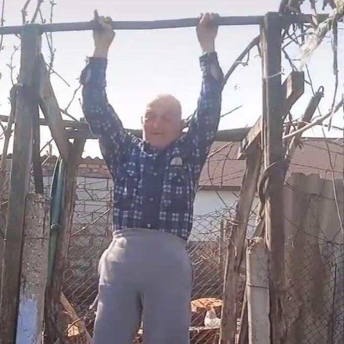 Un bărbat de 70 de ani s-a lăsat de băut și a devenit vedetă pe TikTok: Mă simt mândru 