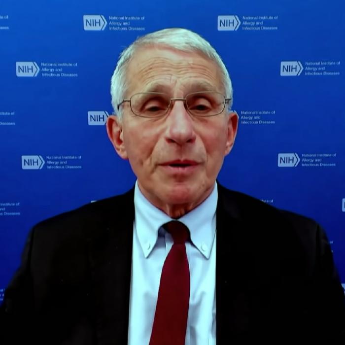 Dr. Anthony Fauci: „De sărbători, ar fi mai bine să nu invitați acasă rudele nevaccinate”