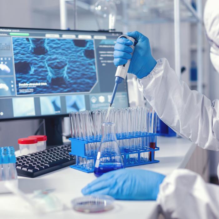 Avertismentul unui medic pentru ianuarie: „Ne aşteaptă un val 5 care poate ridica probleme. Certificatul verde, extrem de util”
