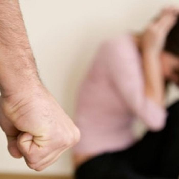 Român, dus la Spitalul de Psihiatrie după ce şi-a ameninţat soţia. Bărbatul tocmai fusese externat