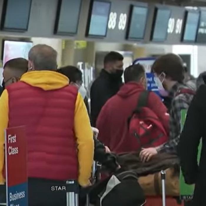 Surpriză în cazul românului întors din Marea Britanie în ţară cu avionul, cu testul PCR „pozitiv”