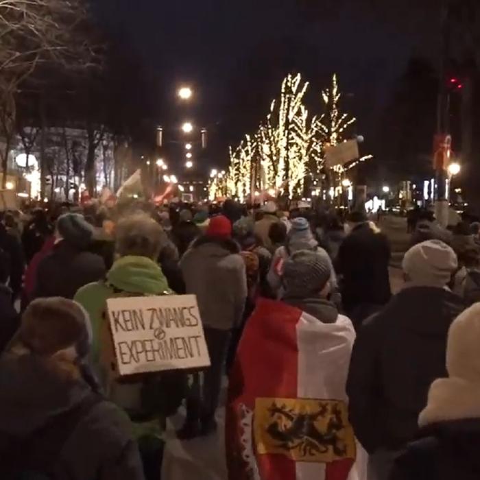 Austria. Protest față de restricţiile antiepidemice: "Marea de lumini în memoria victimelor COVID"