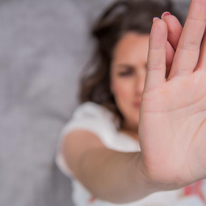 Spania. Un român a încercat să violeze o chelneriță în toaleta unui club, după ce femeia l-a prins făcând gesturi indecente: „Ajutor!”