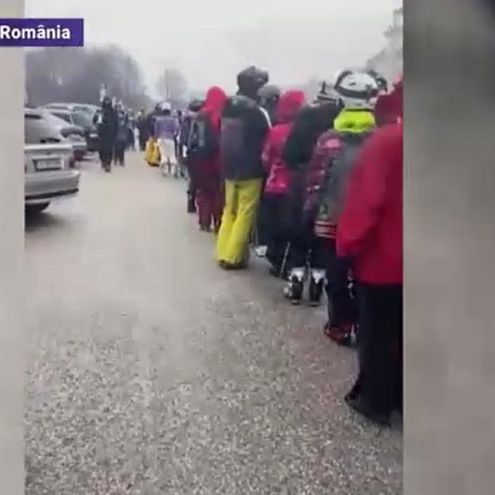 Românii nu au scăpat de aglomeraţie nici în stațiunile din străinătate: 4 ore de așteptare la telegondola din Bansko