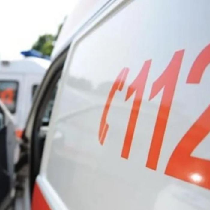 Româncă, de 71 de ani, înjunghiată în gât de propriul soț. Victima a fost dusă urgent la spital 