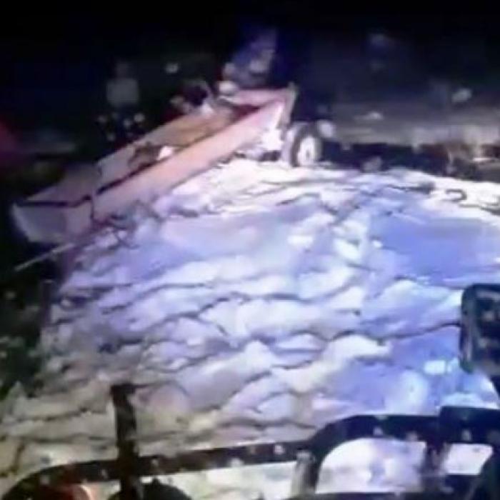 Doi români s-au rătăcit, după ce au fost abandonați pe câmp, în miez de noapte, de către un căruțaș. Cei doi, salvați de pompieri