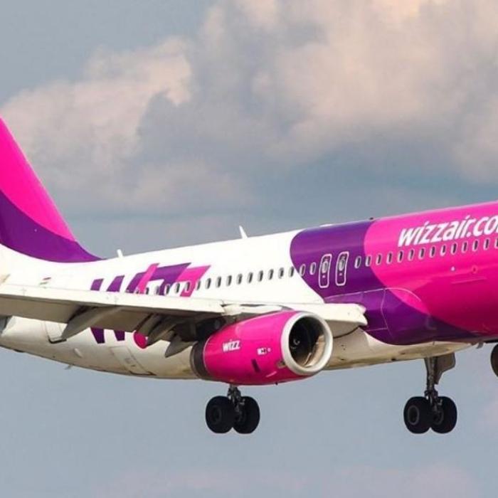 Un avion Wizz Air, care zbura spre Polonia, a aterizat, de urgență, la Cluj Napoca 