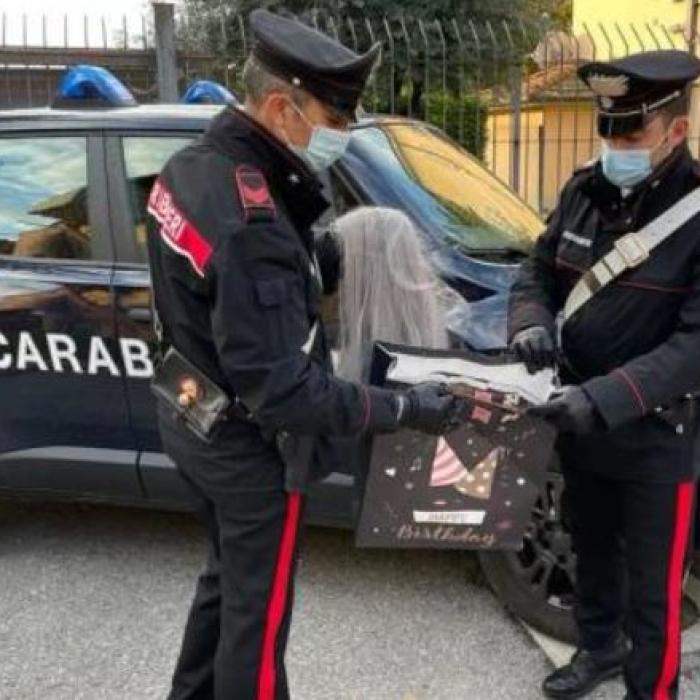 Italia. Noapte de Revelion cu ghinion pentru un hoț român: și-a rupt piciorul când a sărit din balconul apartamentului pe care-l jefuise