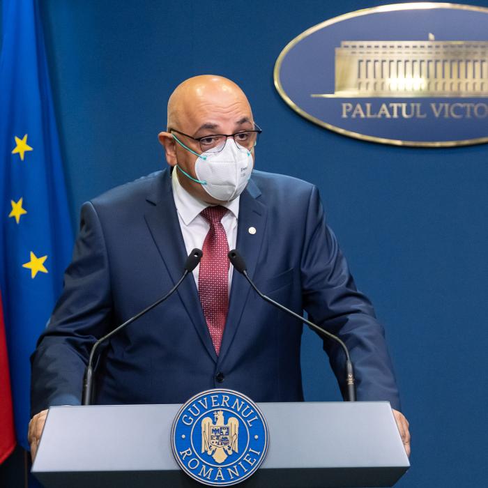 Noi restricții în România: Unde se poartă mască și unde poate fi dată jos. Explicațiile lui Arafat