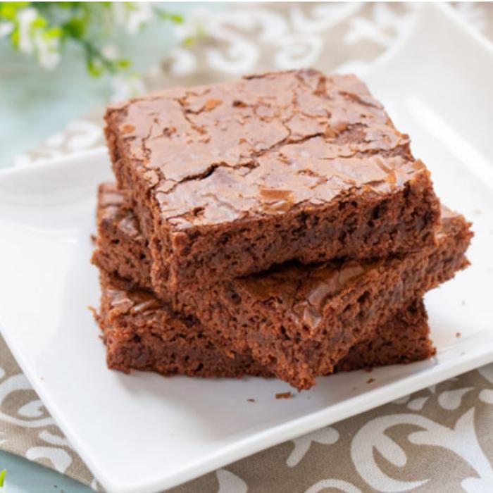 Pătrățele cu Nutella. Desertul perfect din doar 5 ingrediente. E cea mai tare rețetă de la începutul anului
