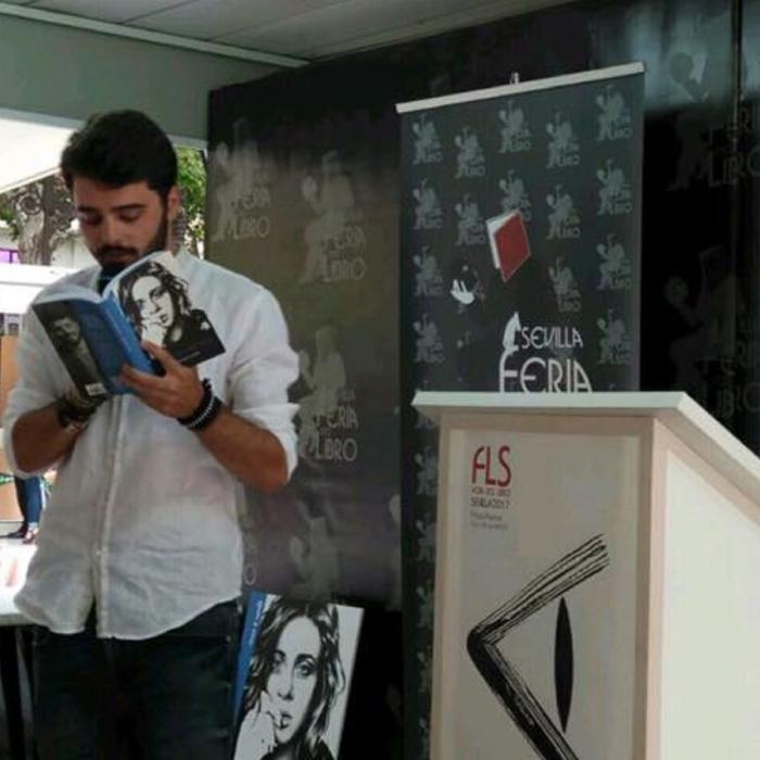 Românul Mihai Gane, cel mai citit poet din Spania, o piață de carte care a crescut spectaculos în pandemie