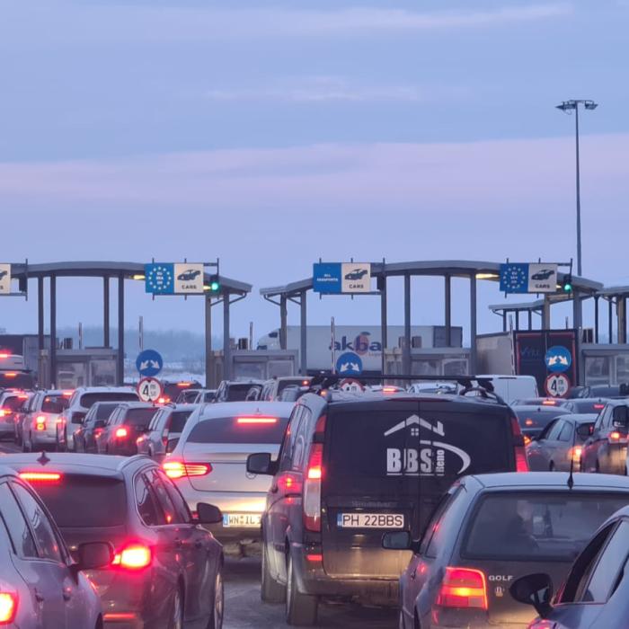 Aglomerație la vama Nădlac 2. Se așteaptă peste două ore la ieșirea din țară. Galerie Foto