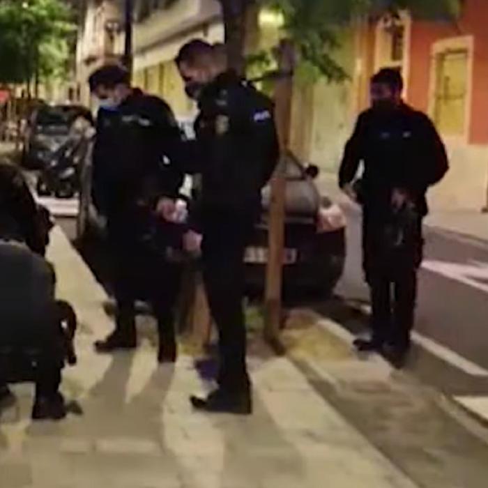 Spania. Român, înjunghiat de un prieten pentru că nu a adus „suficientă bere” ca să le ajungă „toată noaptea”