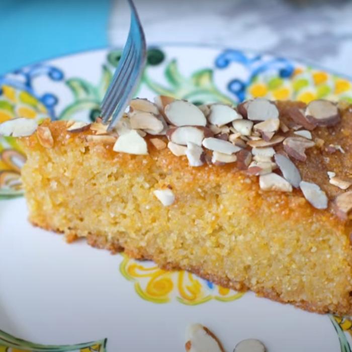 Tort de mălai. O rețetă ușoară și o explozie de gust la care nu te-ai fi așteptat niciodată