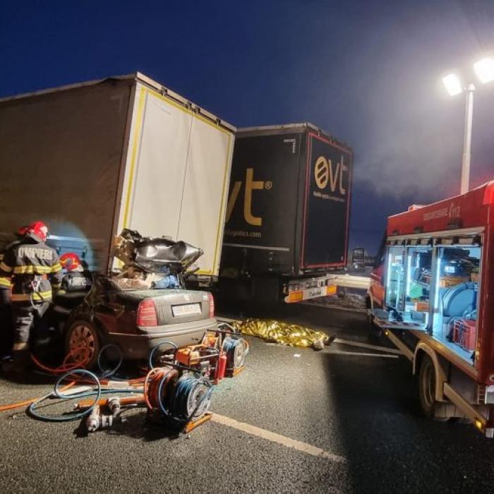 Accident cumplit aproape de vama Nădlac: Trei persoane au murit, după impactul cu un TIR. Circulația pe A1, blocată (VIDEO)