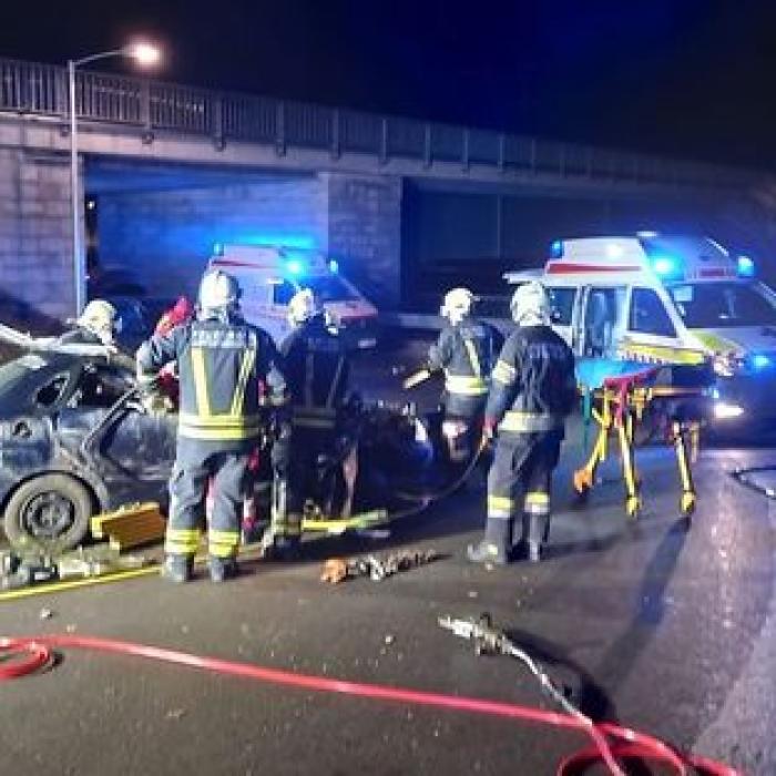 Accident cumplit în Austria: Român mort, încarcerat în mașină. Șoferul consumase alcool