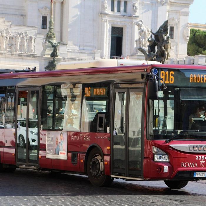 Accident cumplit în Italia: Un român a fost spulberat de un autobuz