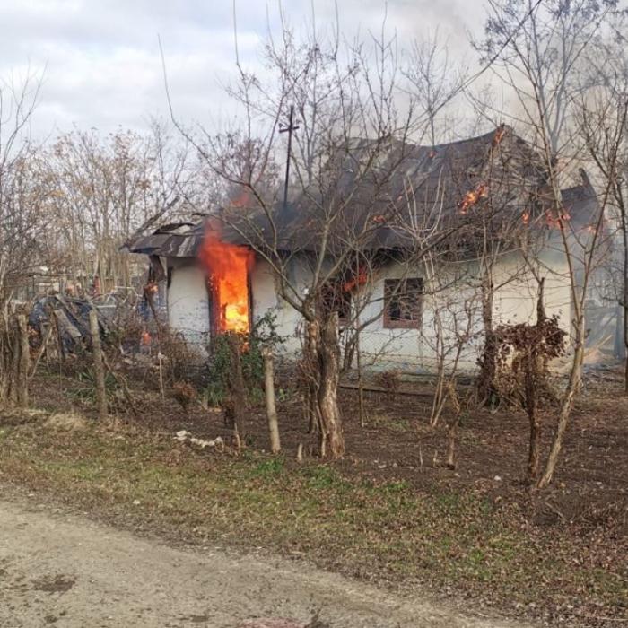 Româncă, cu probleme locomotorii, arsă de vie în incendiul care i-a cuprins locuința