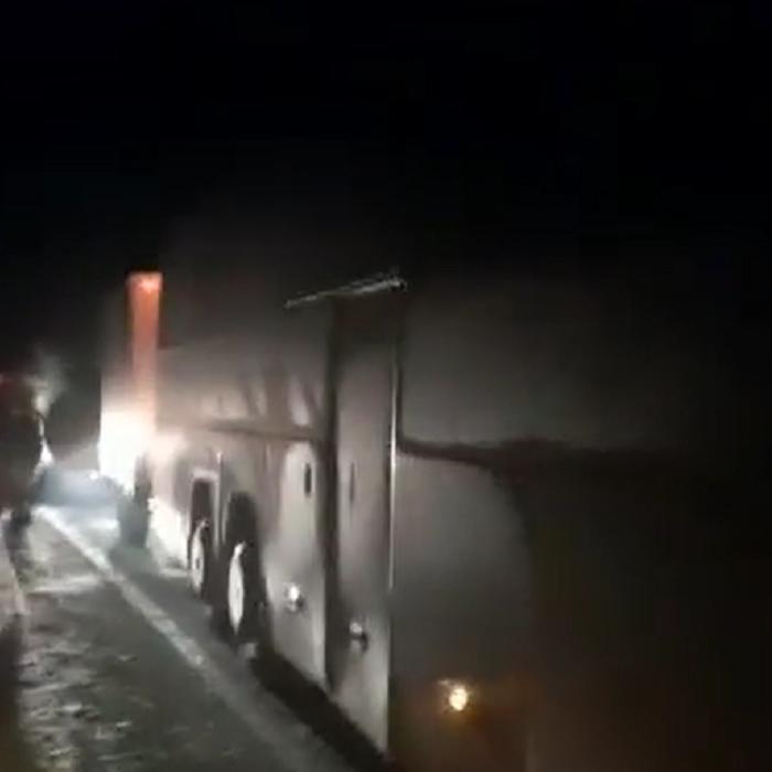 Zeci de români care se întorceau din Germania, revoltați după ce autocarul s-a stricat: „V-a spus să transportați oameni cu autobuzul ăsta defect!”