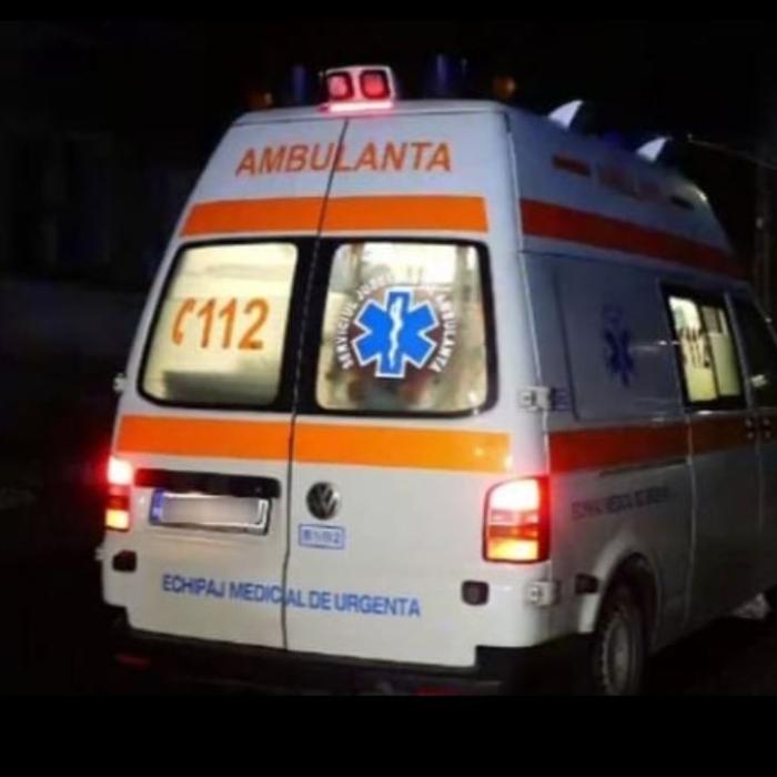 Doi tineri români și-au pierdut viața într-un accident rutier grav. Mașina lor a intrat într-un cap de pod