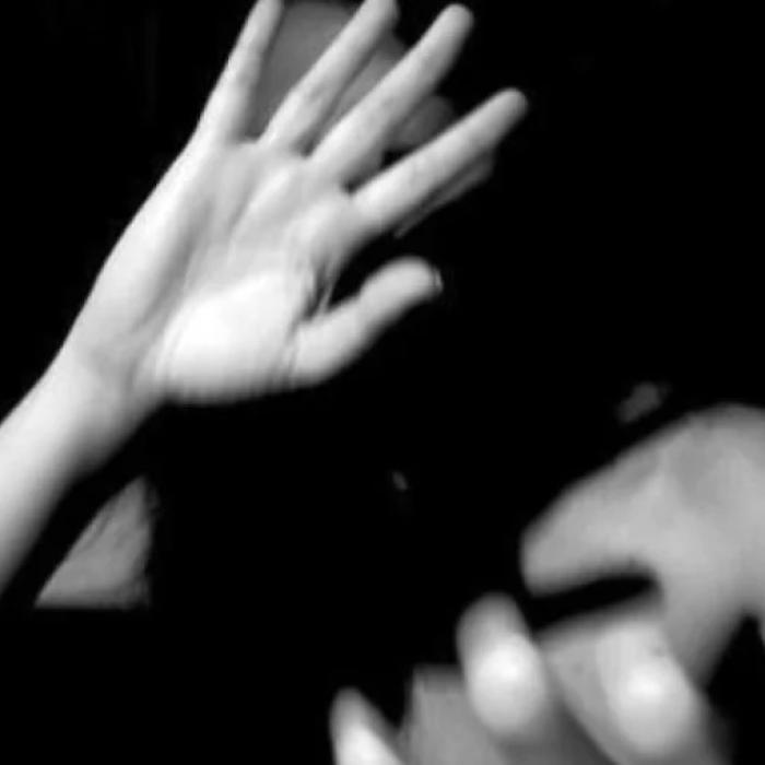 Italia. Badantă româncă, lovită și violată de față cu copilul ei