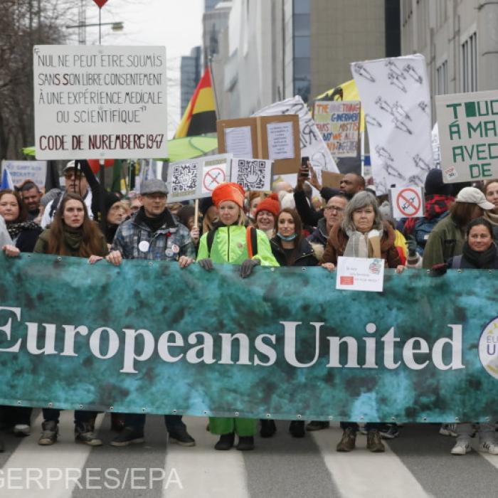 Belgia: Protest violent împotriva restricţiilor sanitare, cu participanţi şi din alte ţări europene