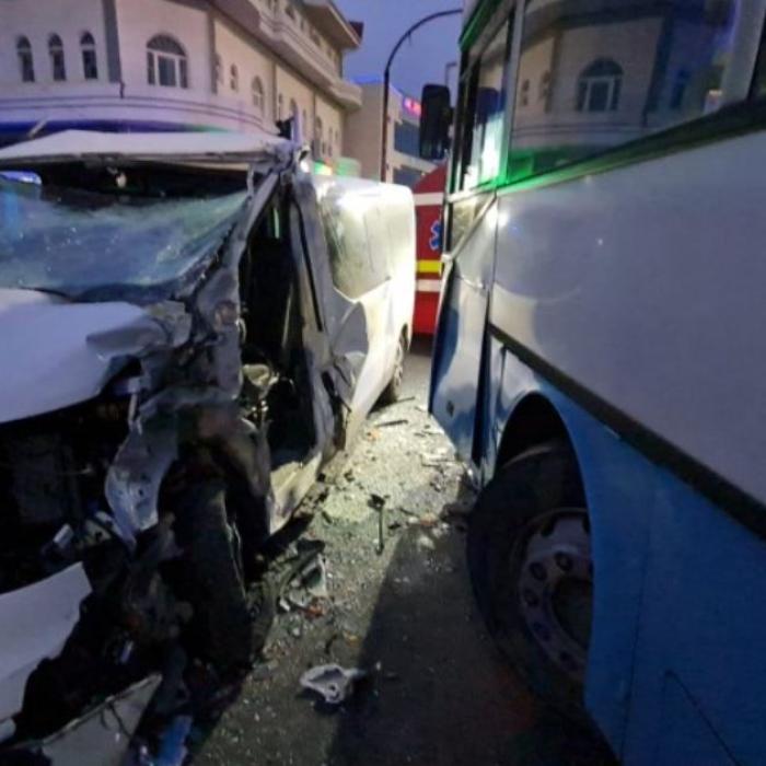 Români răniți, într-un accident rutier dintre un microbuz şi un autobuz, la Mangalia